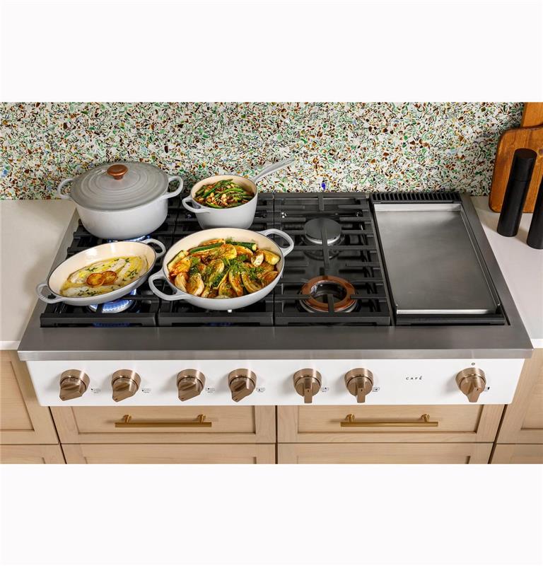 Caf(eback)(TM) 48" Commercial-Style Gas Rangetop with 6 Burners and Integrated Griddle (Natural Gas)-(CGU486P2TS1)
